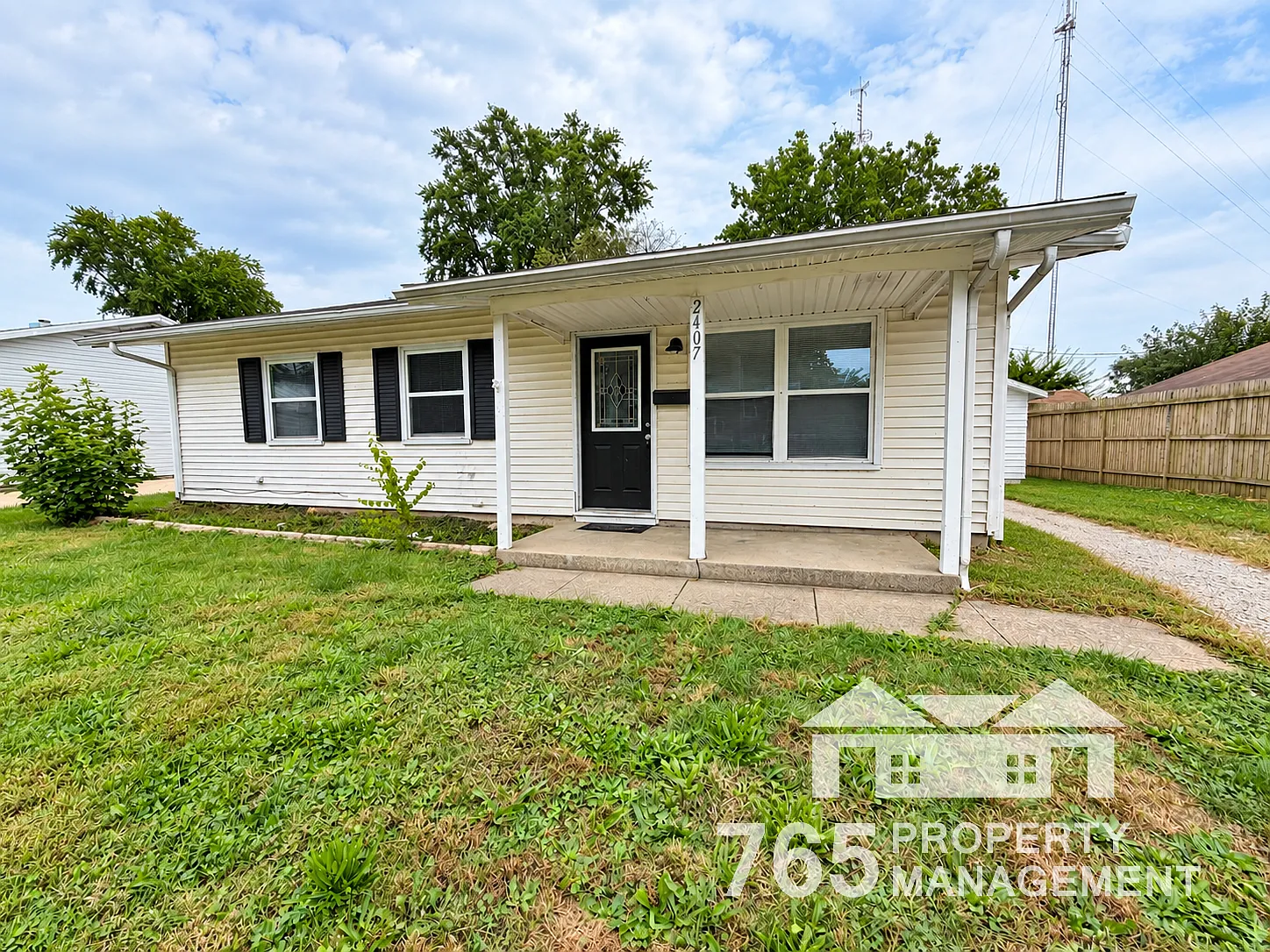 3 bed, 903 sqft, $1,295 — Photo 1