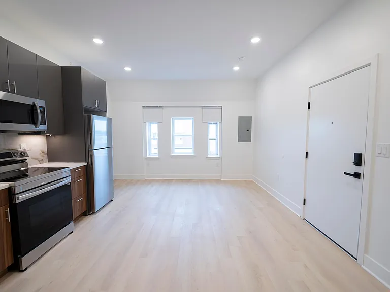 4902 Chestnut St #303 — Photo 3