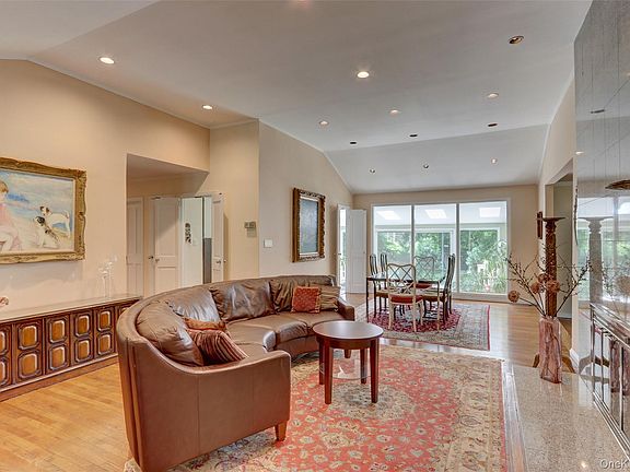 3rd image of 71 Knollwood Road