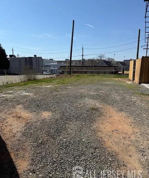 439 Barclay St — Photo 7