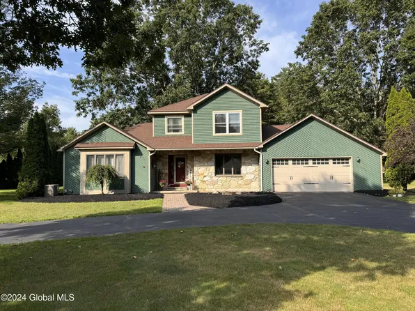 9 Pheasant Walk, Queensbury, NY 12804