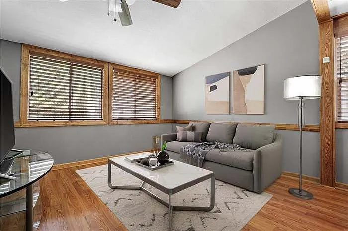1324 N Lynn St — Photo 3