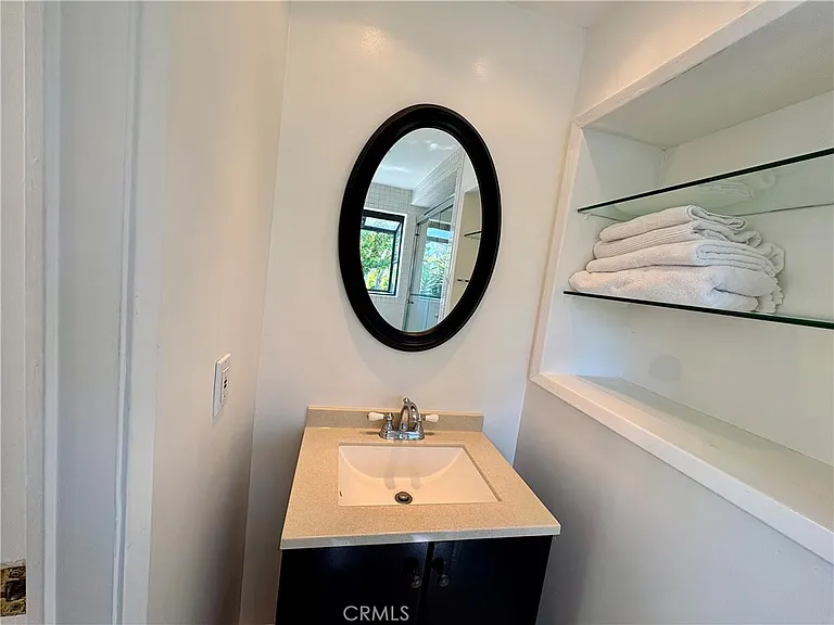 1033 Eastman Way — Photo 4