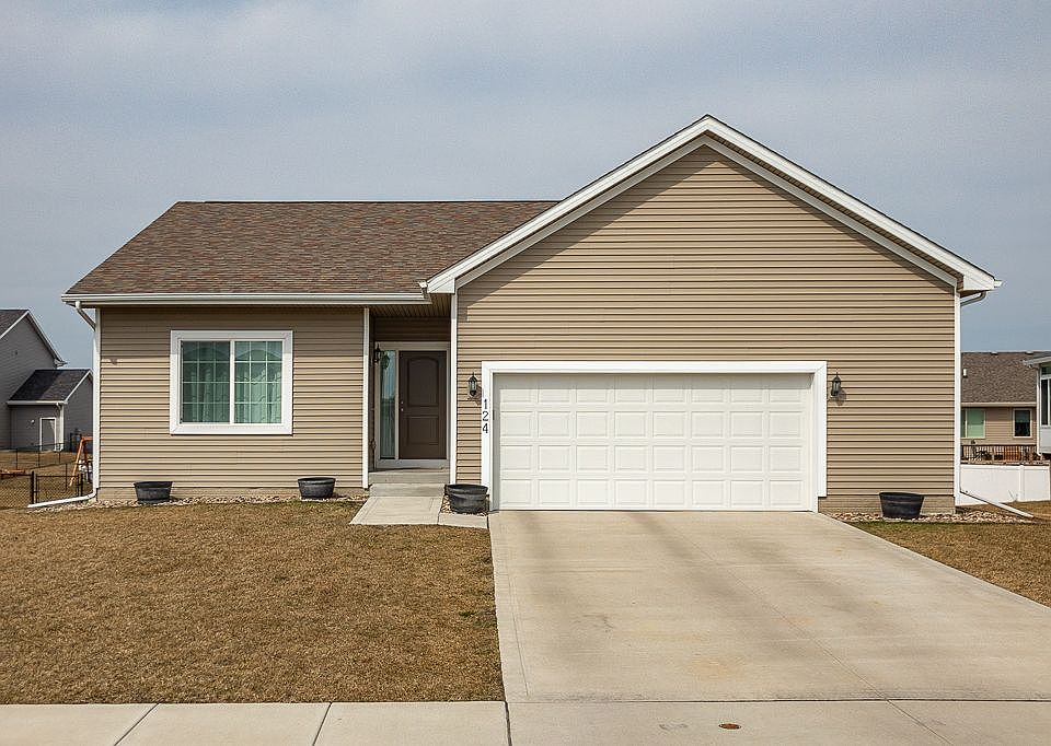 1st image of 124 Tailfeather Dr NE