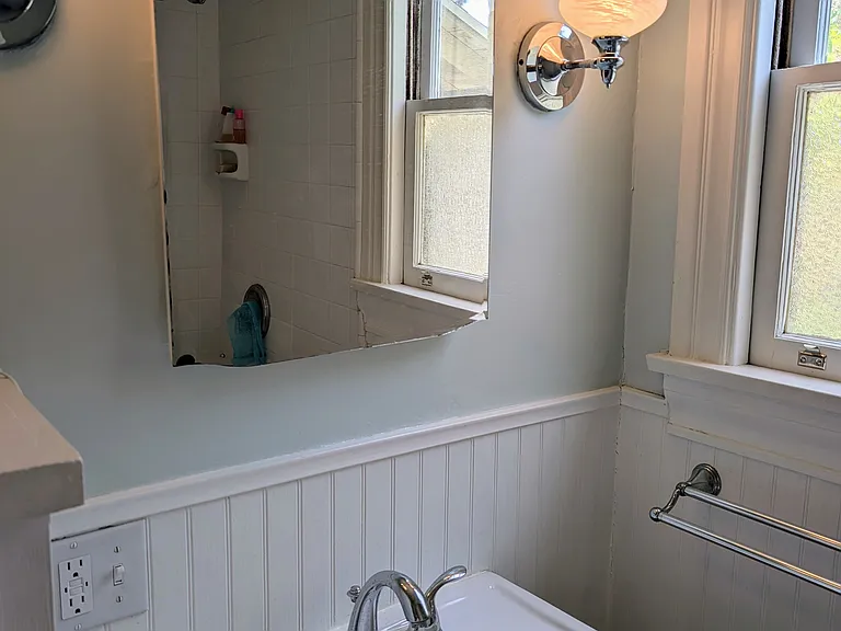 800 N Orange Grove Ave — Photo 17