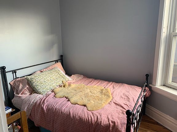 4th image of 2426 N Maplewood Ave APT 1F