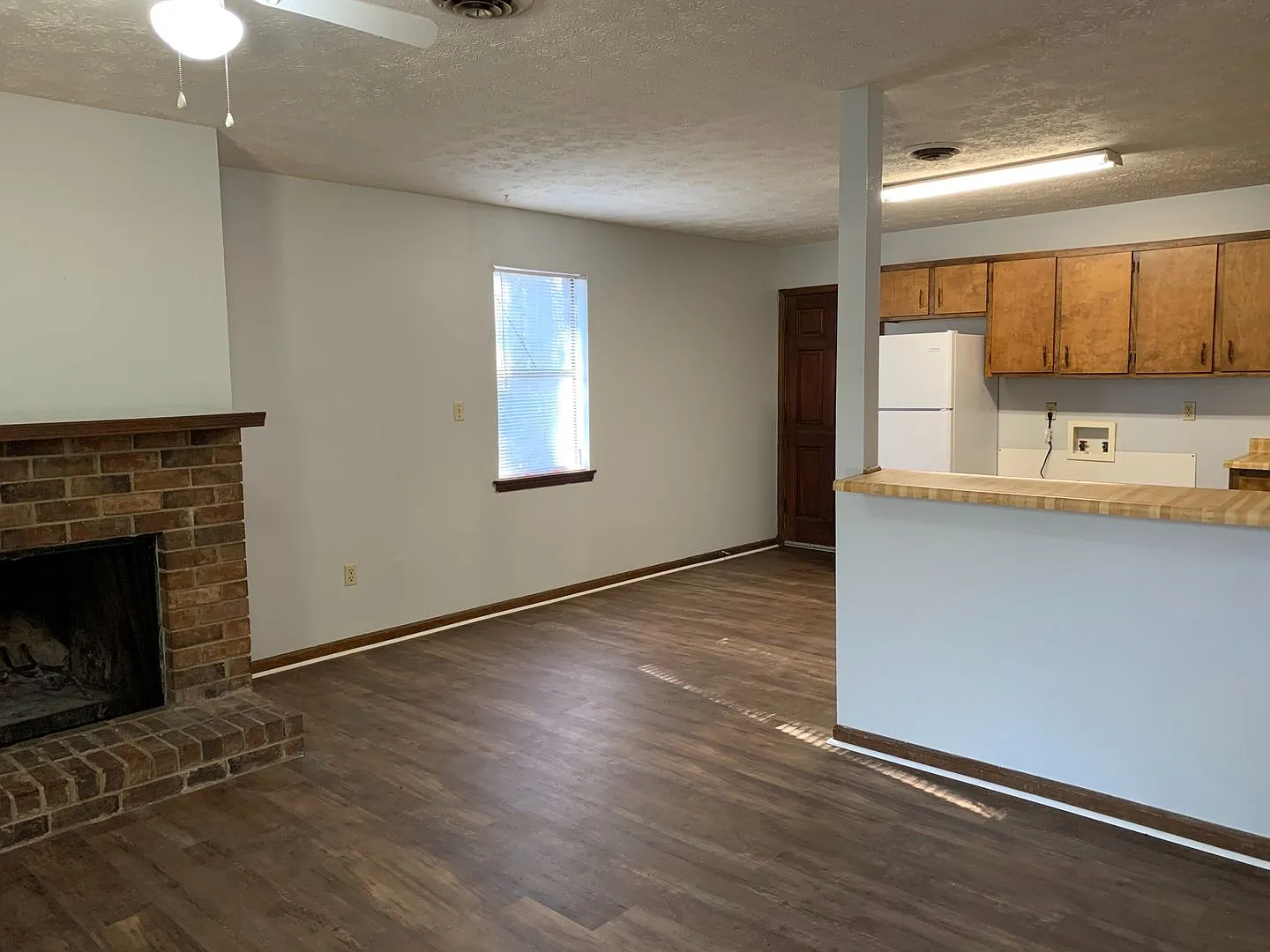 2 Bedroom Duplex on Eastside!! Available early October! — Photo 4