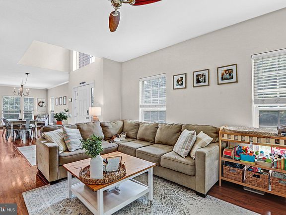 5th image of 169 Penns Manor Dr