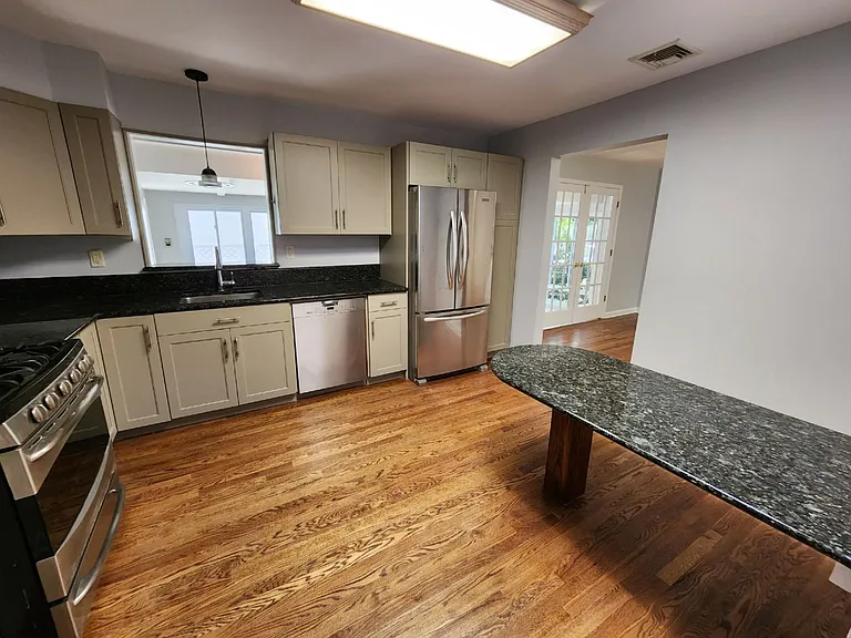 67 Maple Ave — Photo 4