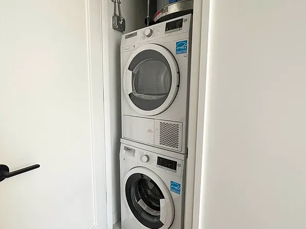 564 Saint Johns Place image 6 of 21