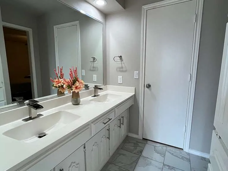 3922 San Mateo Dr — Photo 3