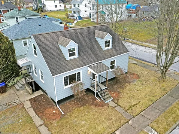 926 Leslie St, Sharon, PA 16146
