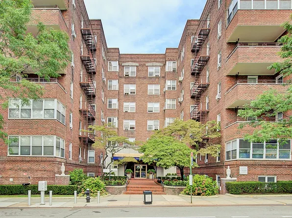 106-15 Queens Boulevard image 1 of 29