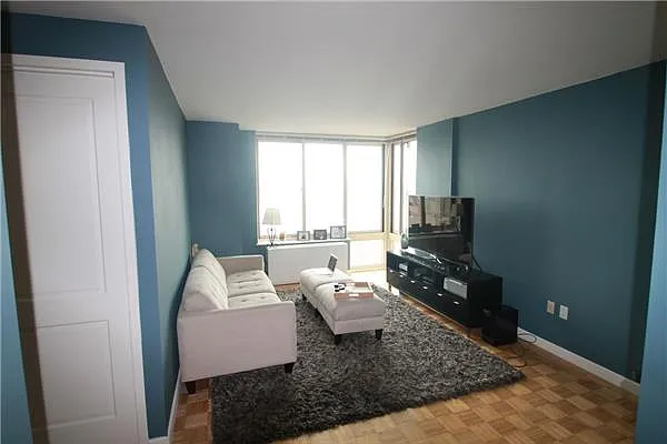 Rented by Space Marketing Shop | media 30