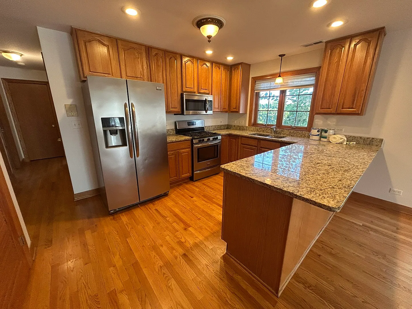 3 bed, 1200 sqft, $2,300 — Photo 3
