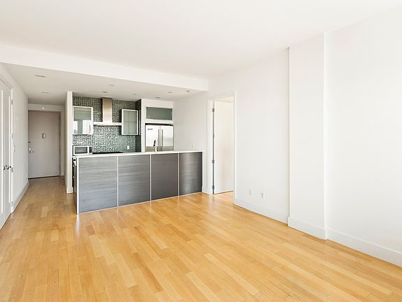 3rd image of 1050 Jackson Ave APT 4D