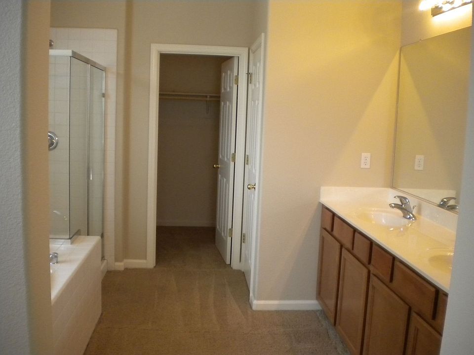 1st image of 2882 Tulare Ct