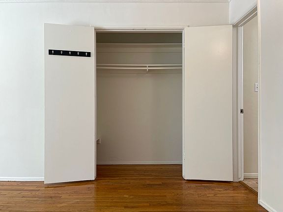 4th image of 12125-29 Valleyheart Dr #255