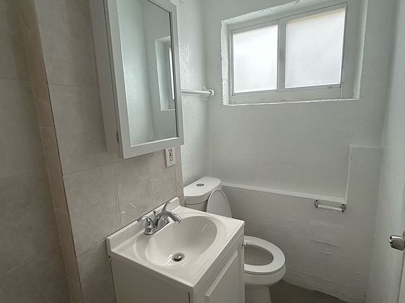 3rd image of 610 NW 7th Ave #11567102