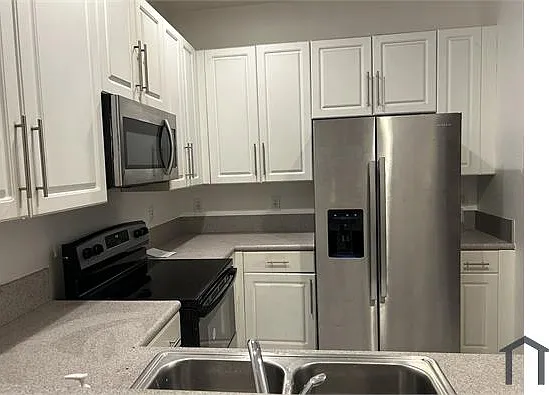 3 bed, 1628 sqft, $3,434 — Photo 2
