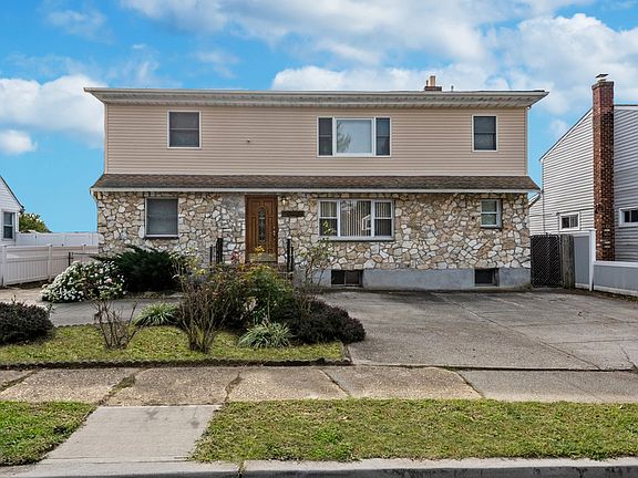 2nd image of 2368 Amherst St