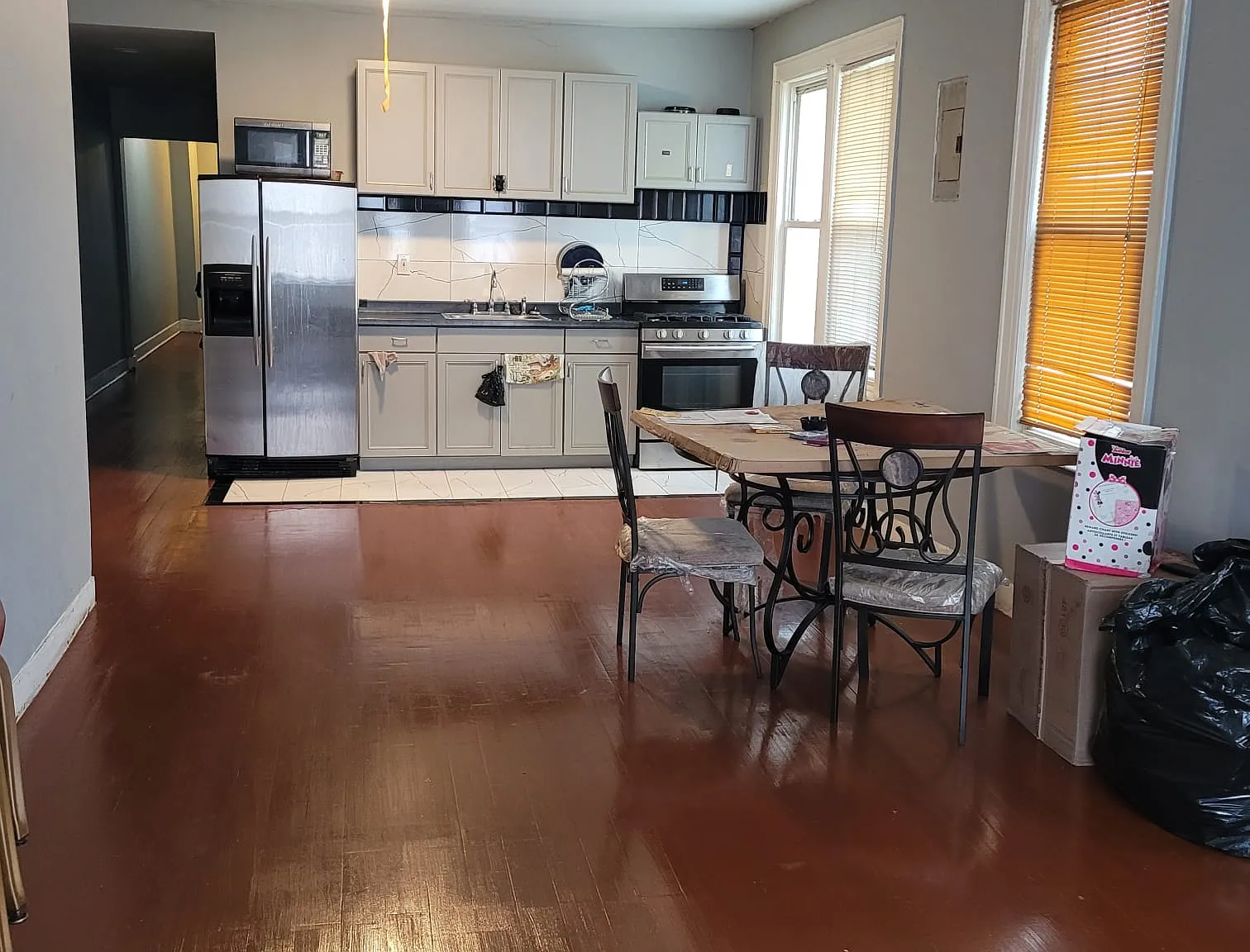 3 bed, 1800 sqft, $900 — Photo 2