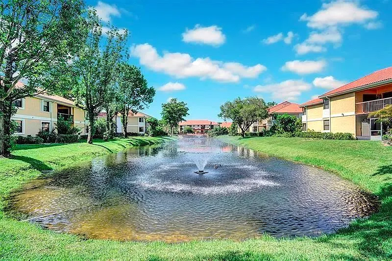 2 bed, 2.0 bath, 950 sqft, $2,200 — Photo 4