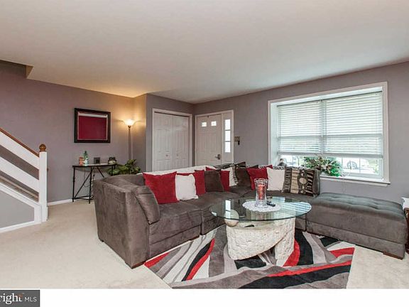 3rd image of 4406 Somerset Ln