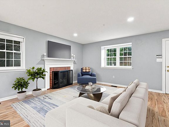 5th image of 621 Coates Ln