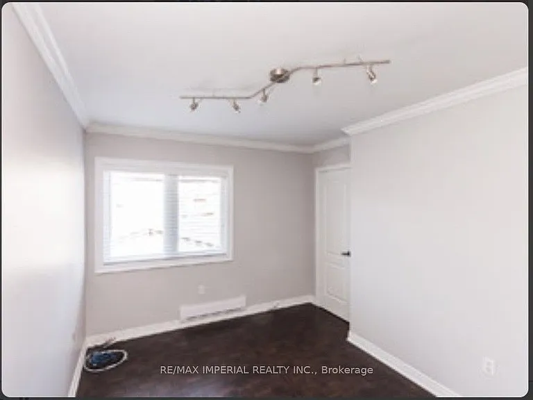 714R Dufferin St — Photo 6