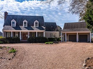 201 Bayberry Point Ln, Kilmarnock, VA 22482