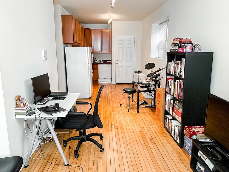 2065 N. Hoyne Ave. — Photo 3