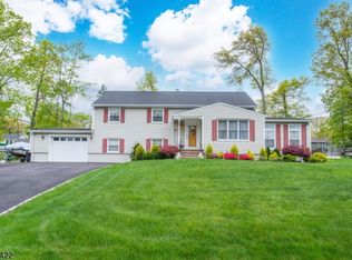 26 Deerfield Rd, Whippany, NJ 07981