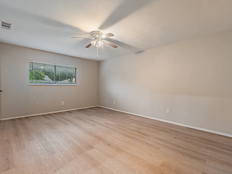 3728 Yosemite Dr — Photo 8