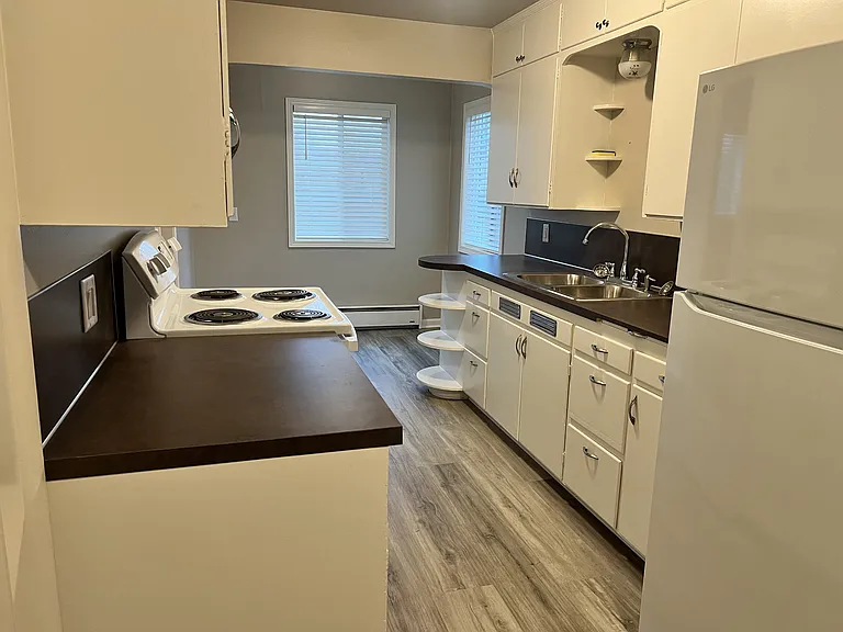 830 Oak Ter #830 — Photo 5