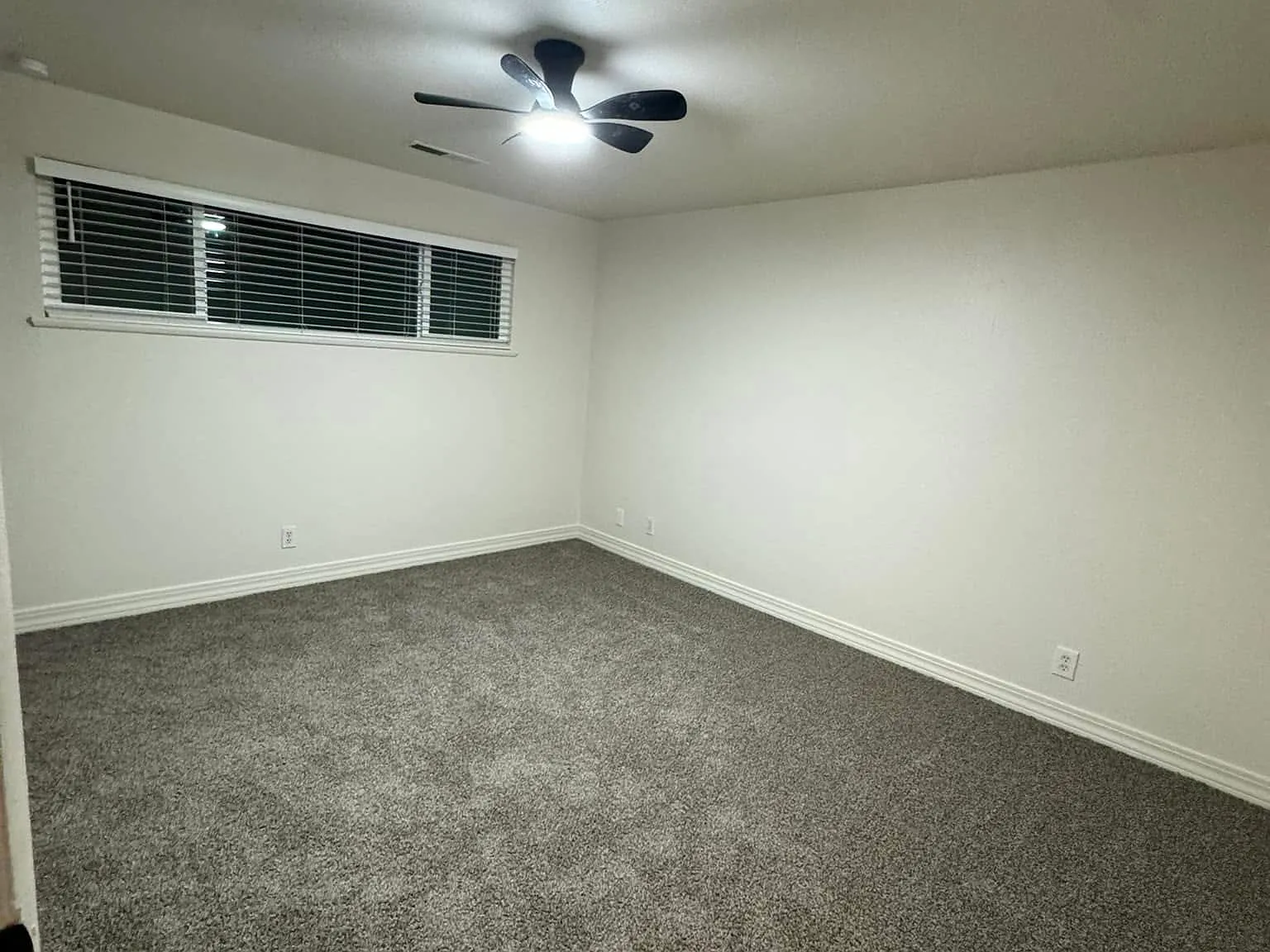 11409 Ralph Ave NE — Photo 3