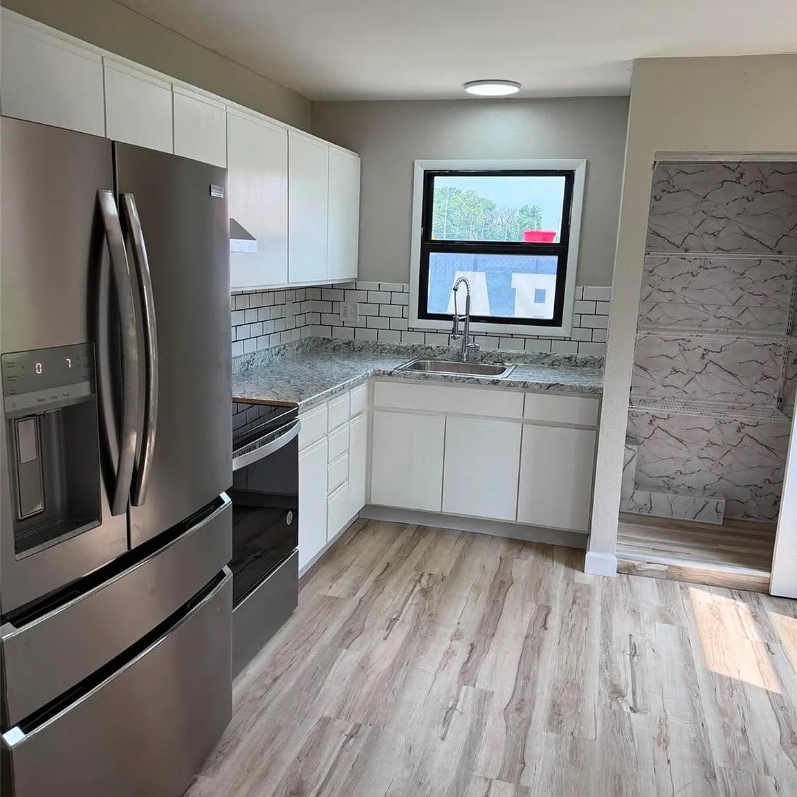 3 bed, 988 sqft, $1,600 — Photo 3
