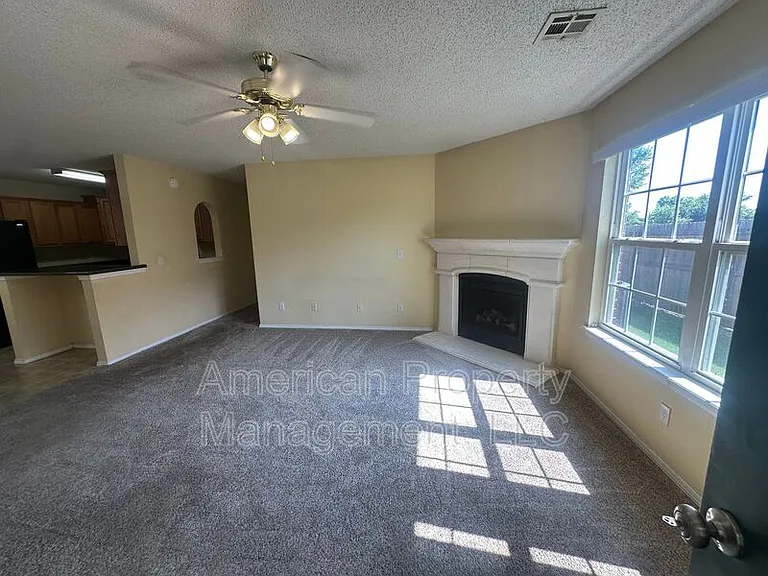 4718 NE Wisconsin St — Photo 14