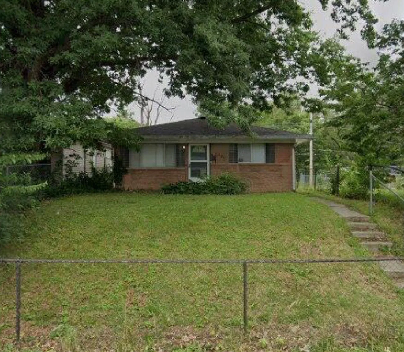 3 bed, 1.5 bath, 1300 sqft, $1,600 — Photo 1