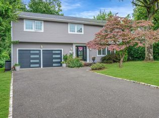 22 Marion St, Greenvale, NY 11548