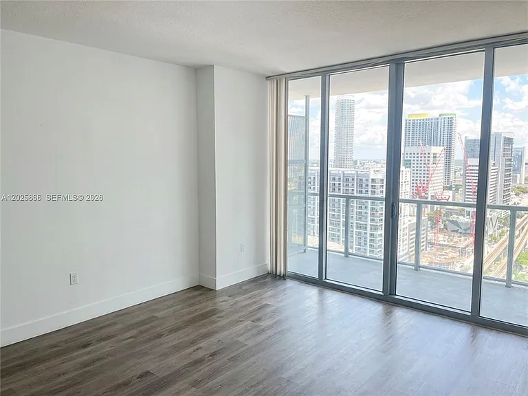 79 SW 12th St #2911 — Photo 2