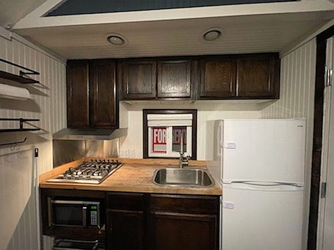 2nd image of 1724 SE Lincoln Ave Unit 105