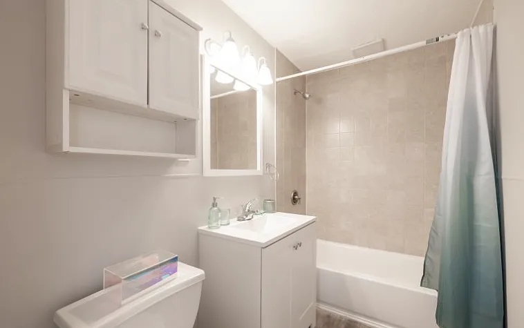 Highland House Apartments — Photo 12