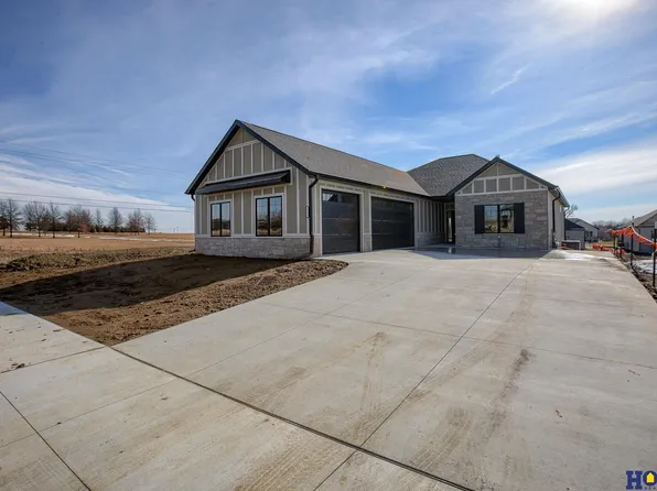 9755 Hillcrest Trl, Lincoln, NE 68520