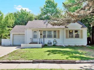 1044 N Parkwood Ln, Wichita, KS 67208