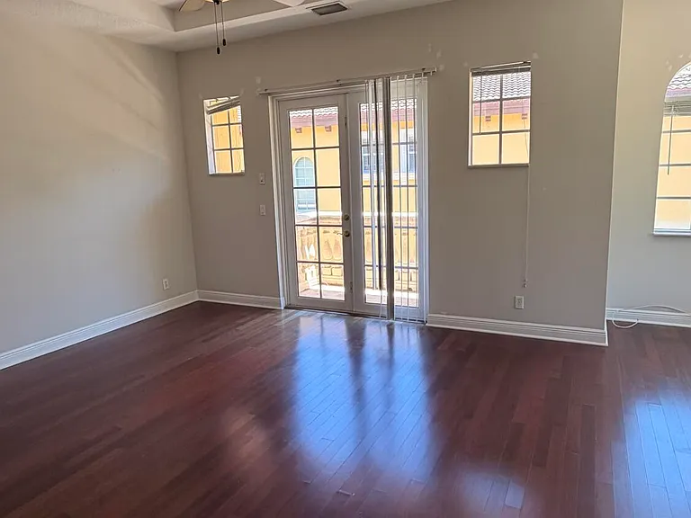 210 NE 69th Cir — Photo 16