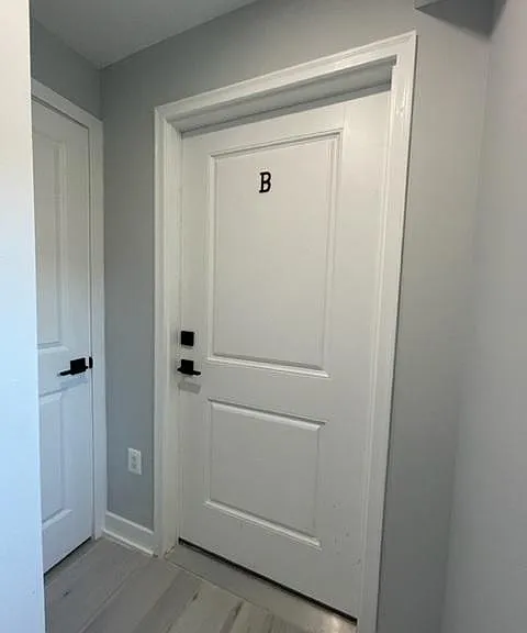121 Victor St NE #B — Photo 2