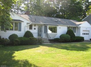 29 Elm Rd, Pompton Plains, NJ 07444