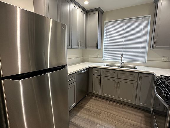 4th image of 819 N Harvard Blvd