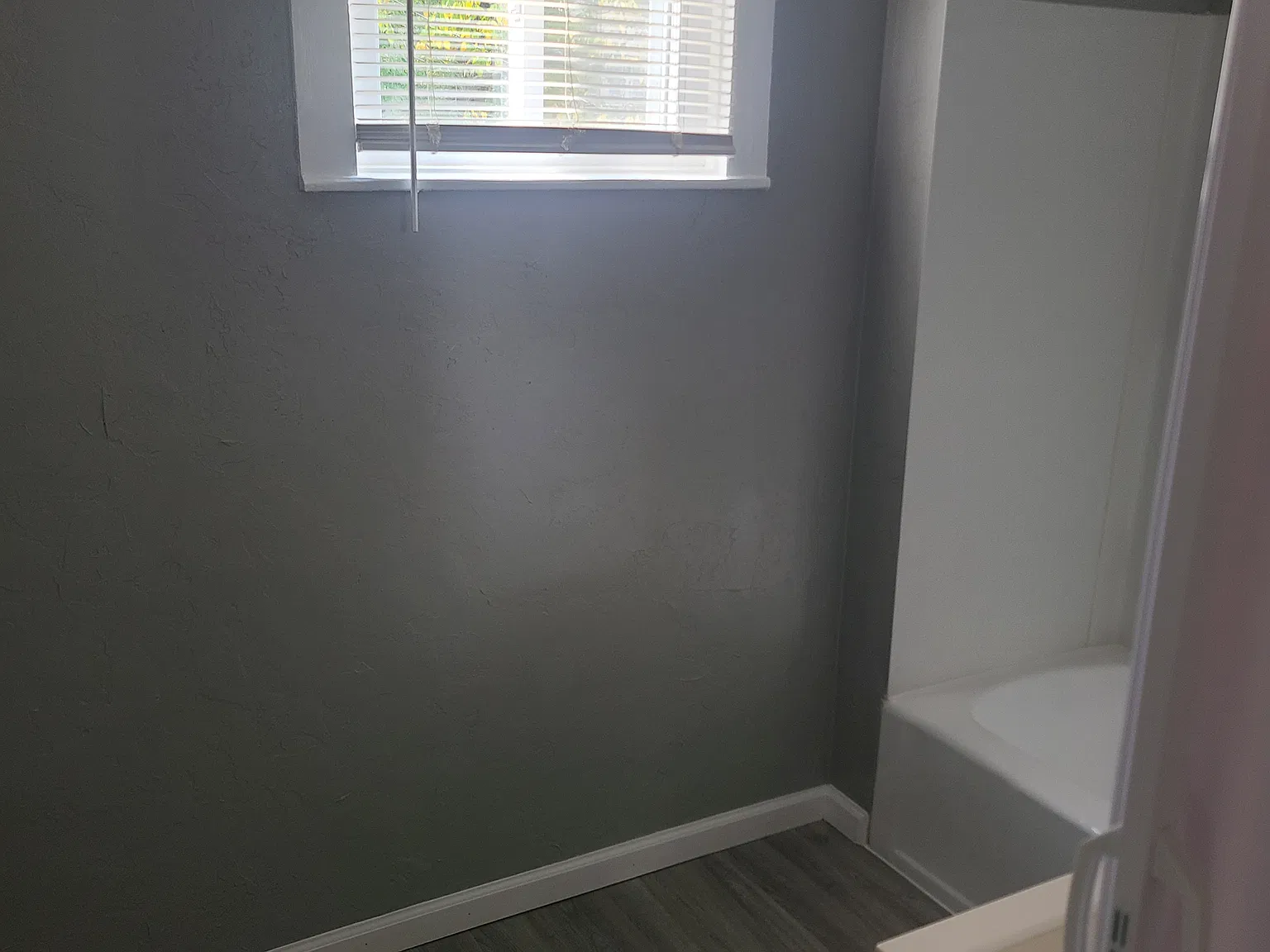 4 bed, 900 sqft, $1,050 — Photo 2
